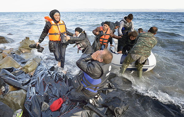 Refugiados que chegam na ilha grega de Lesbos. Foto: Paul Jeffrey/CMI